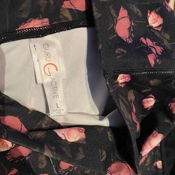 Flower leggings with pockets and VS Pink crop top - Picture 5 of 6